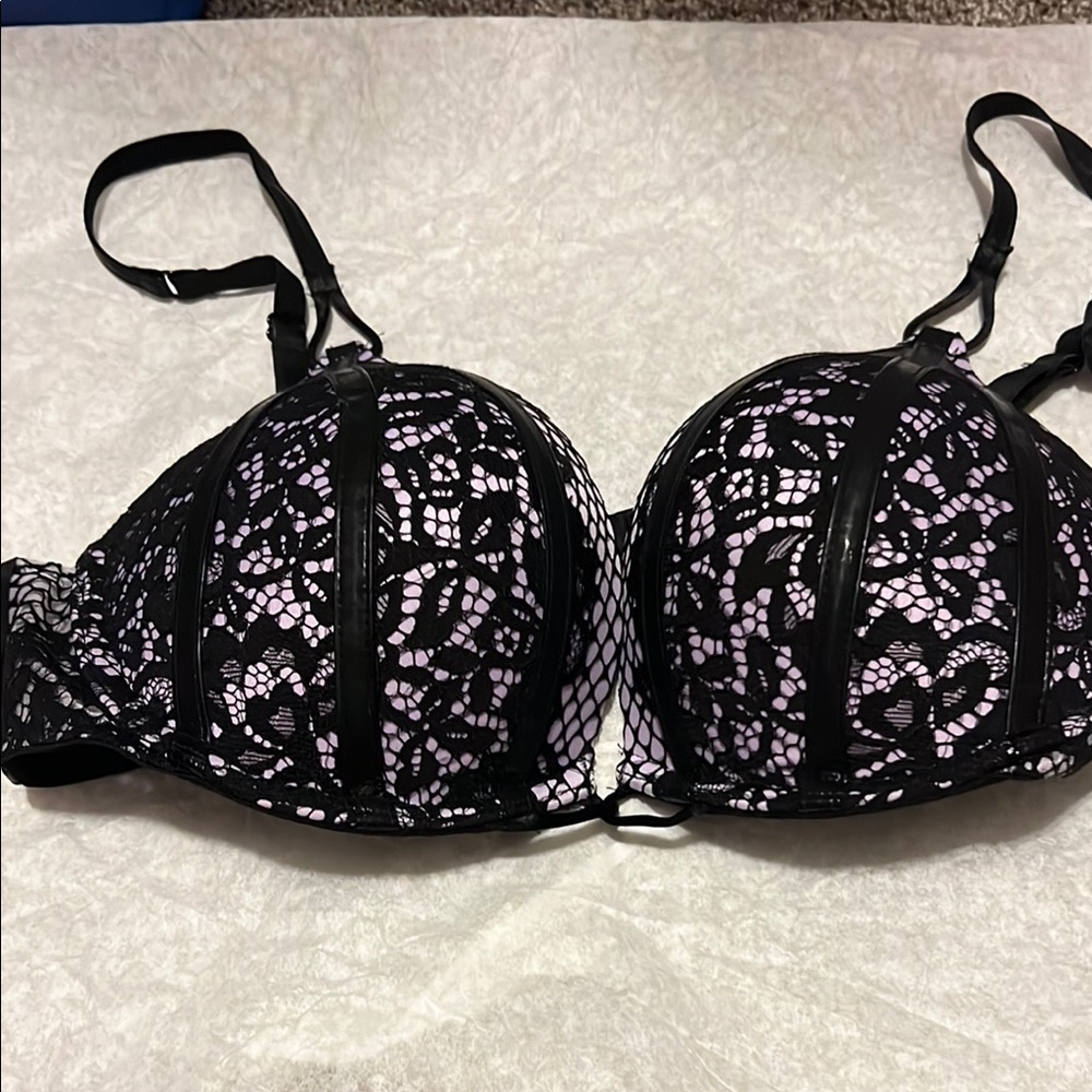 Victoria’s Secret bombshell plunge 36b Lace Underwire Bra - Black and Purple